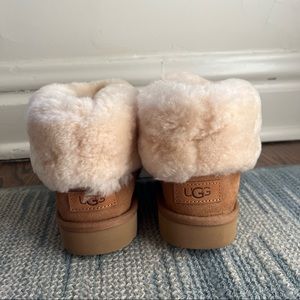 NEVER BEEN WORN UGG mini fluff boots size 7